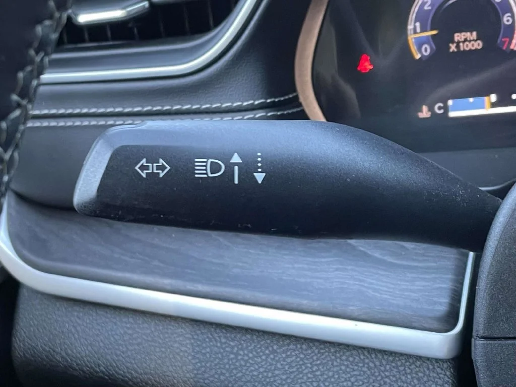 Used 2023 White Jeep Limited image 33