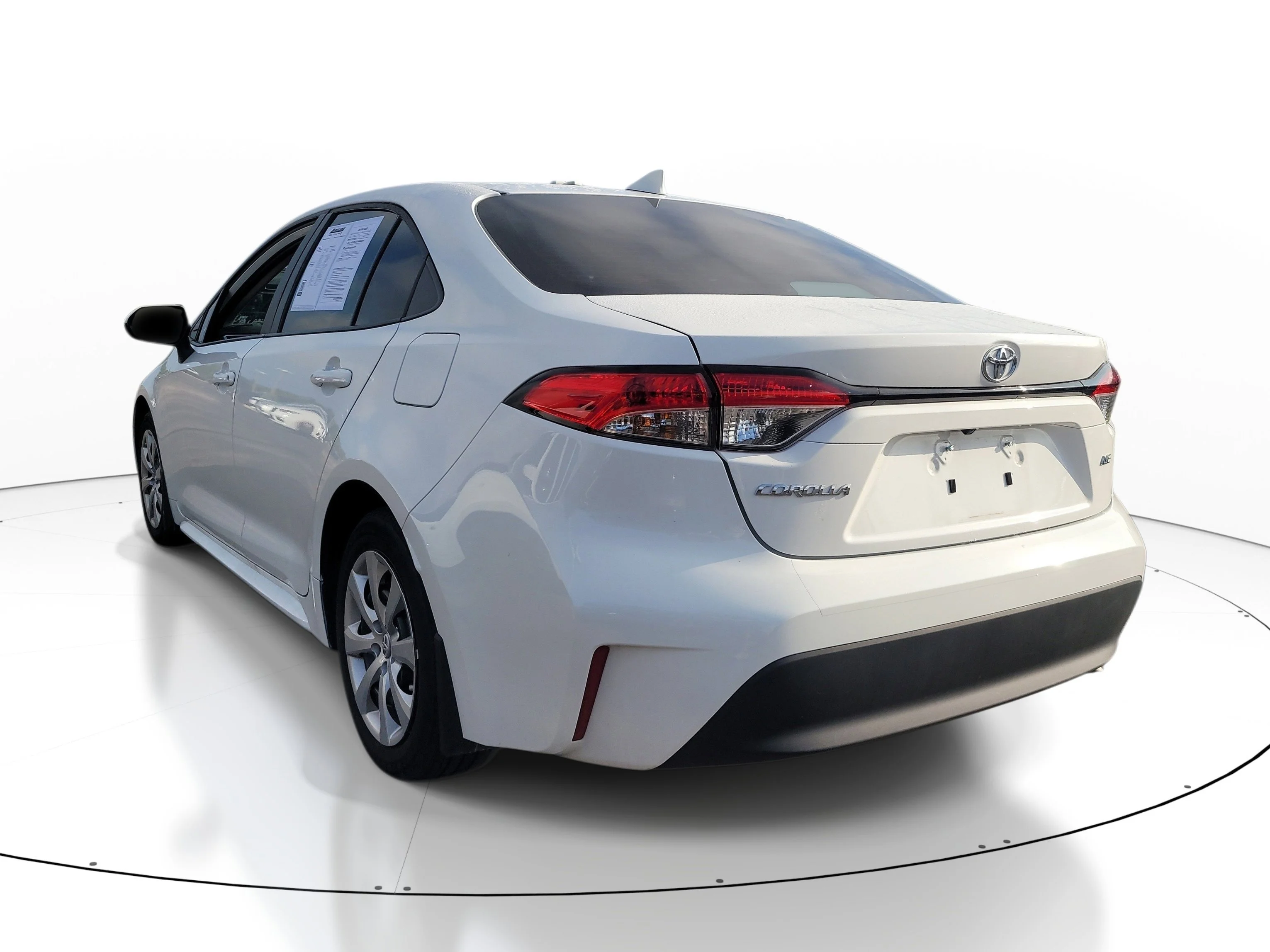 Used 2025 Ice Toyota LE image 6