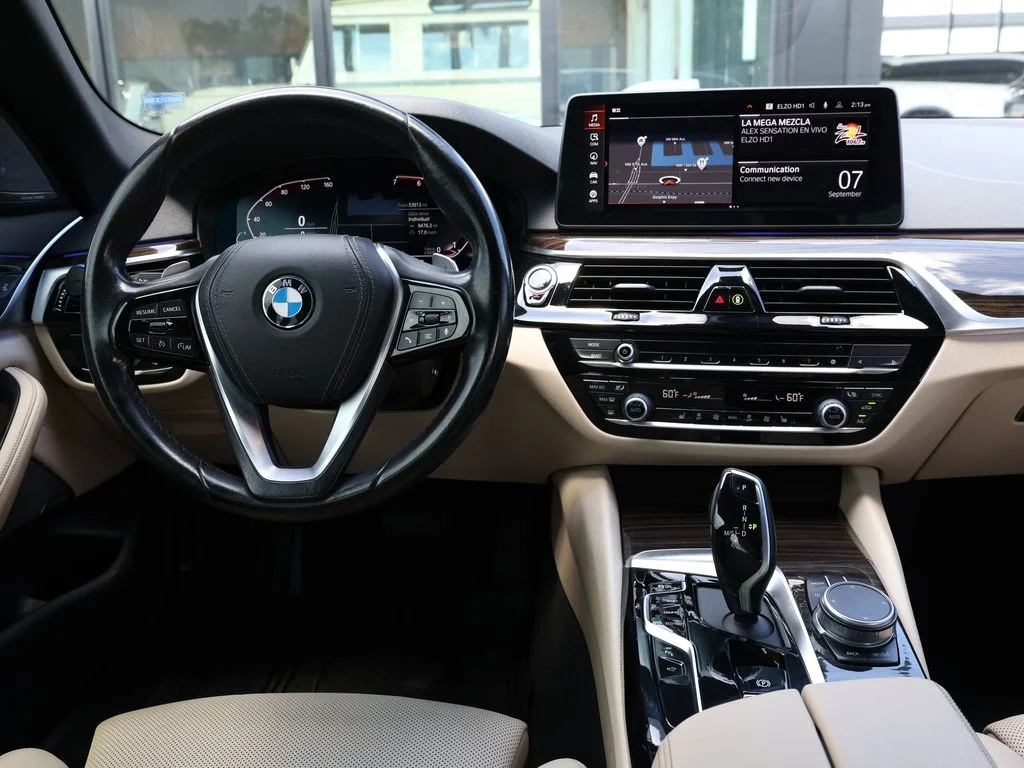 Used 2021 Gray BMW 530i xDrive image 25