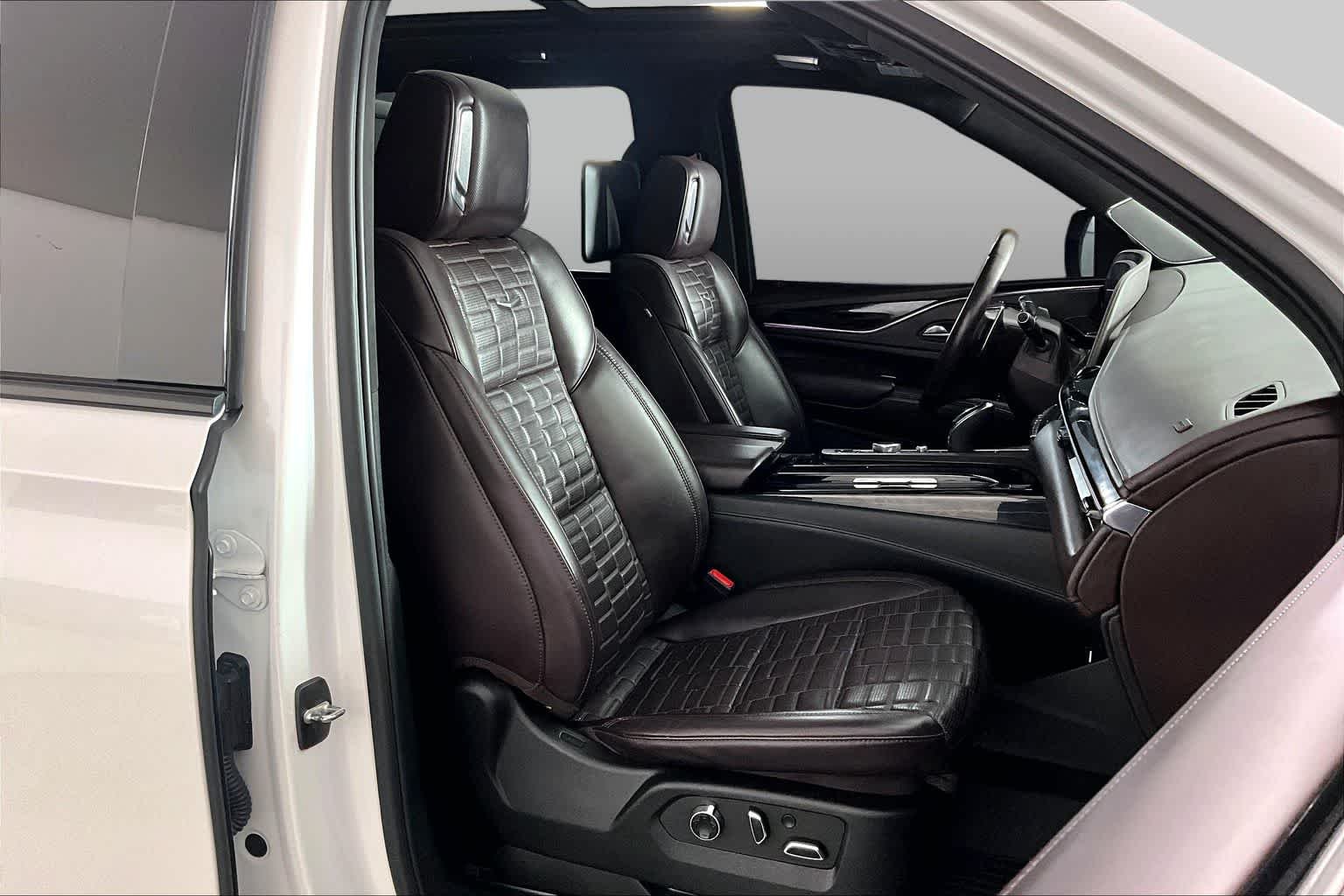 Used 2024 Crystal White Tricoat Cadillac AWD V-Series image 9