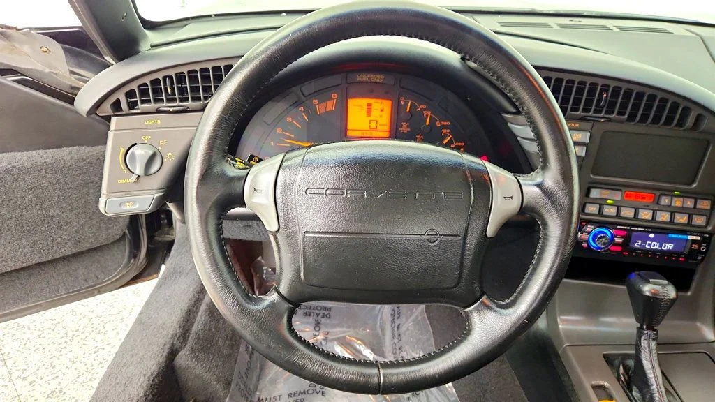 Used 1991 Black Chevrolet 2dr Convertible image 15