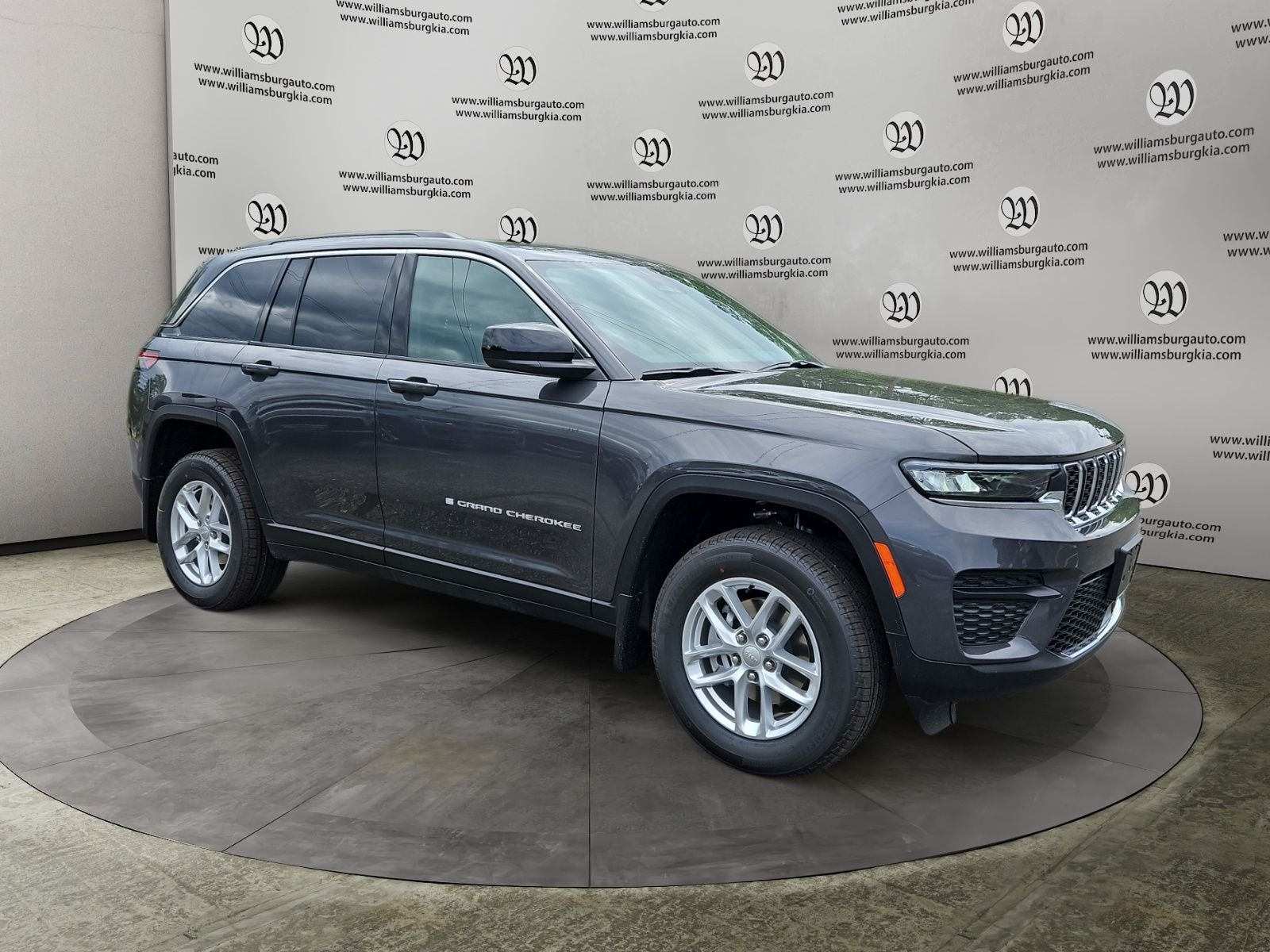 New 2026 Baltic Gray Metallic Clear-Coat Exterior Paint Jeep Laredo image 7