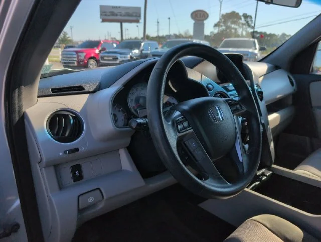 Used 2013  Honda EX image 32