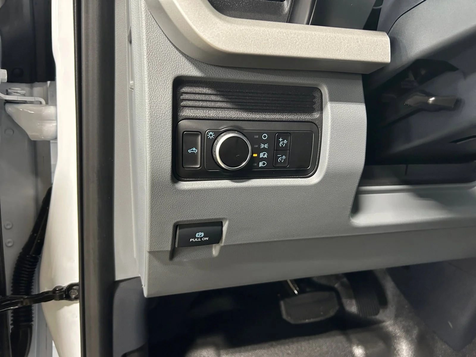 New 2026 Oxford White Ford XL image 15