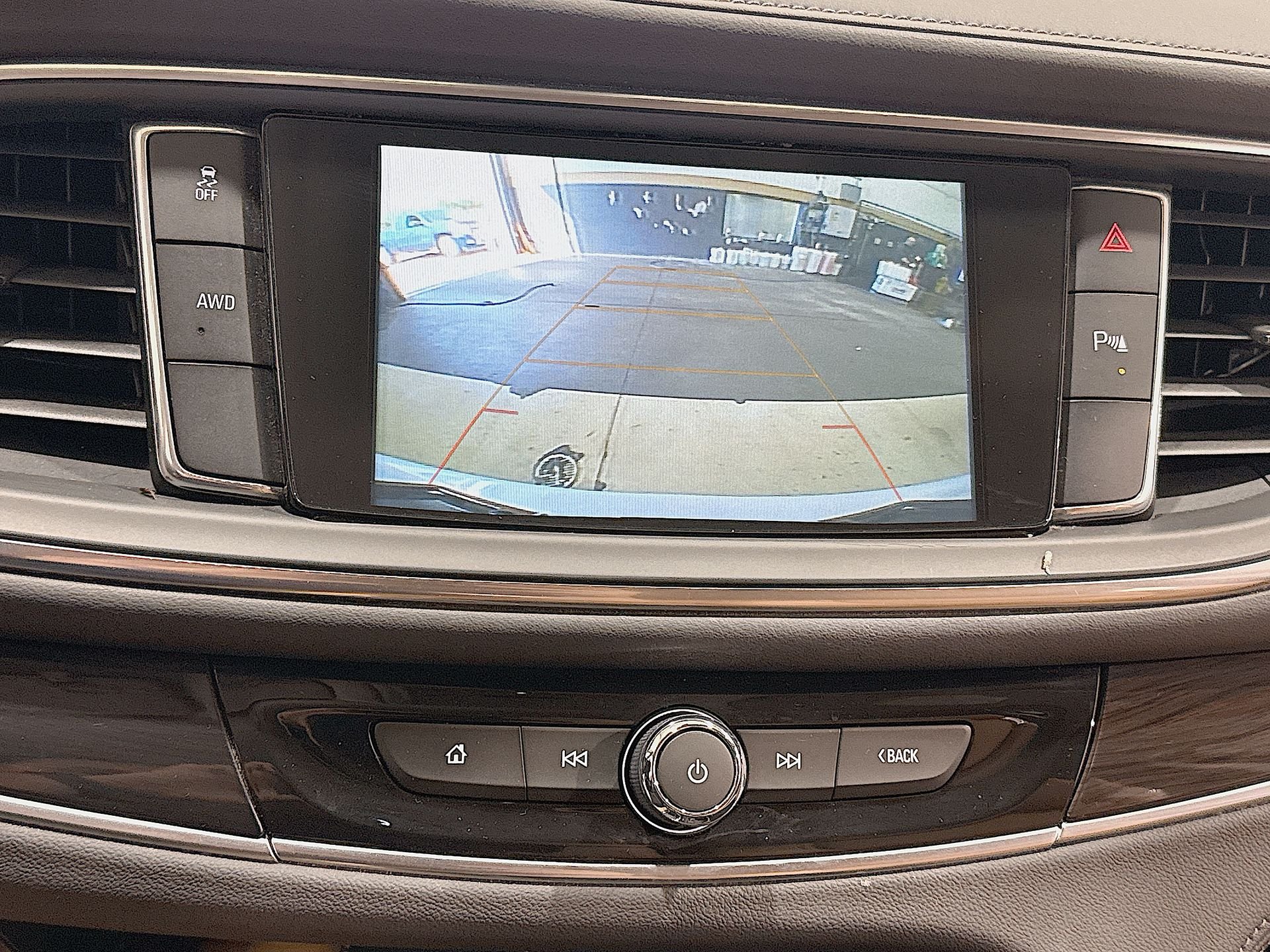 Used 2018 White Frost Tricoat Buick Essence image 48