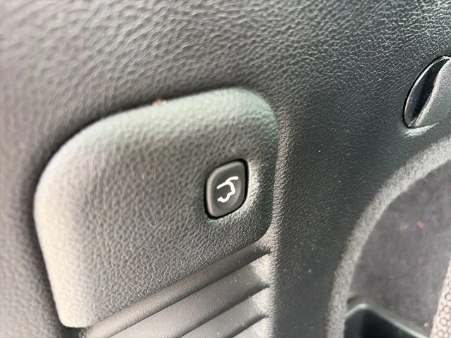 Used 2018 White Jeep Limited image 35