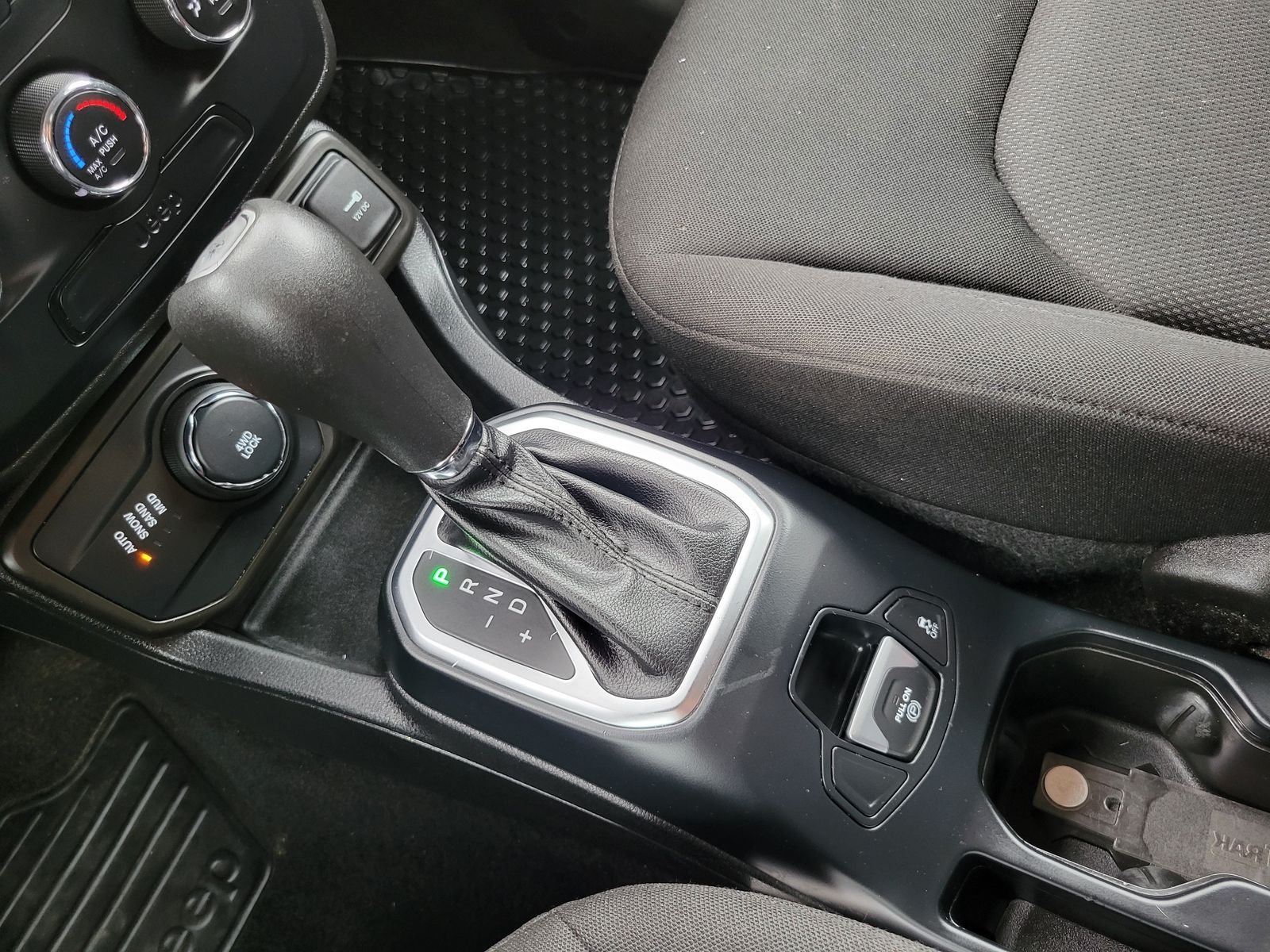Used 2020 Red Jeep Sport image 22