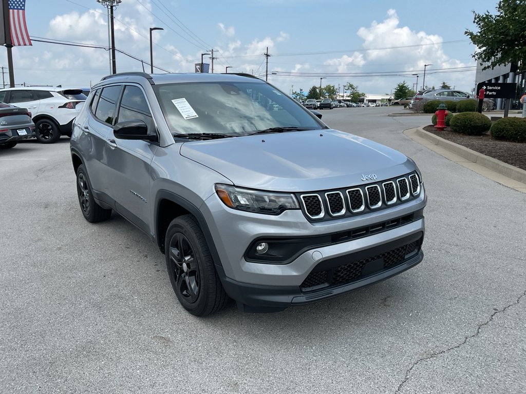 Used 2023 Billet Silver Metallic Clearcoat Jeep Latitude image 2