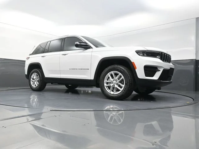 New 2026 Bright White Clearcoat Jeep Laredo X image 19