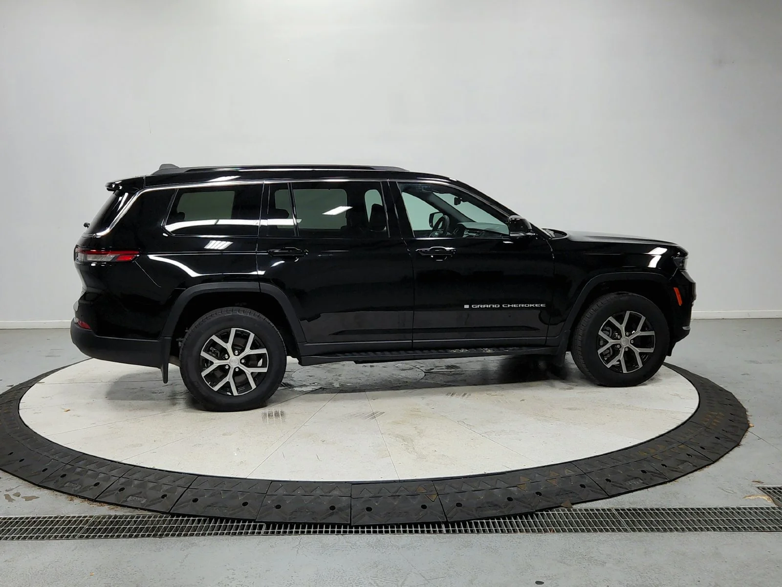 Used 2025 Black Jeep Limited image 9