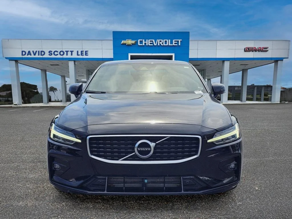 Used 2020 Black Stone Volvo R-Design image 2