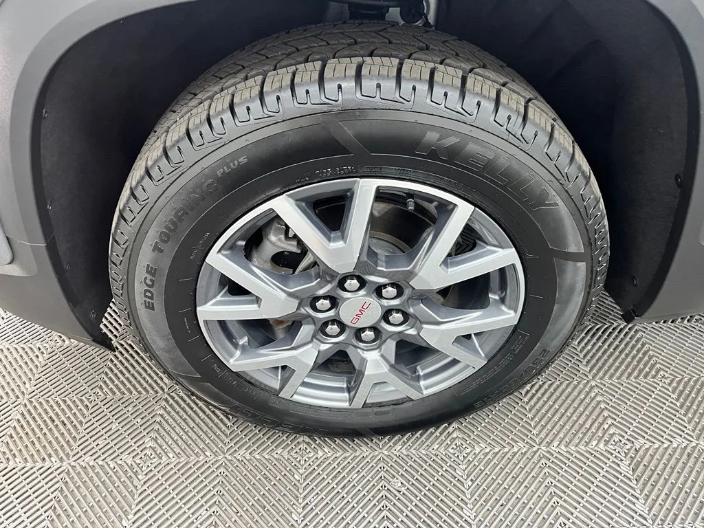 Used 2023 Silver GMC SLT image 17