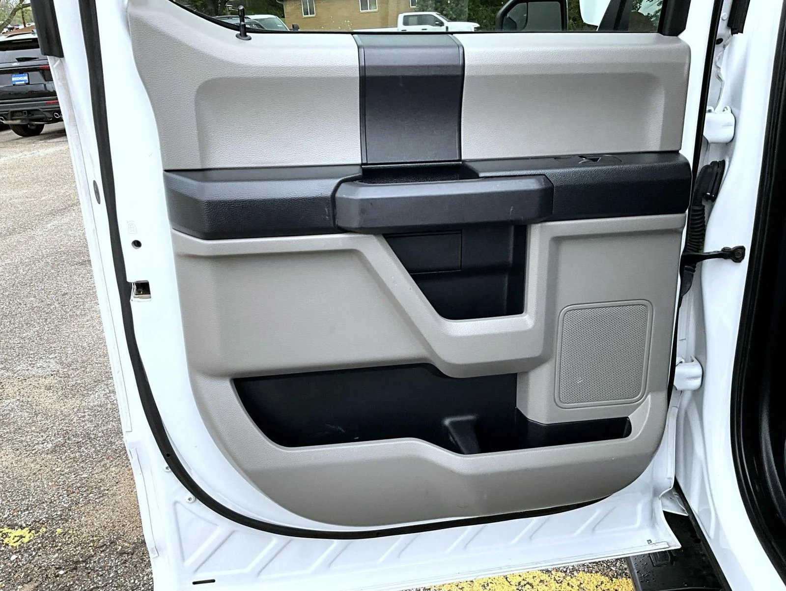 Used 2019 White Ford XL image 21
