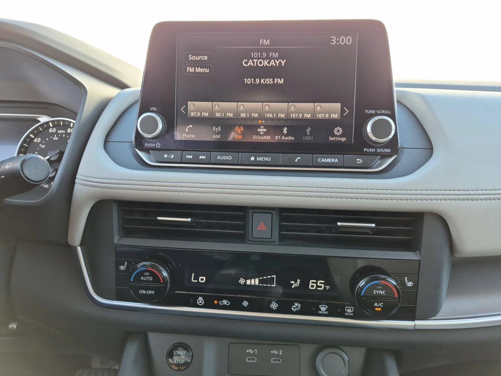 Used 2025 Everest White Pearl Nissan SV image 23