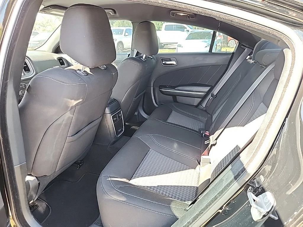 Used 2021 Pitch Black Clearcoat Dodge SXT image 3