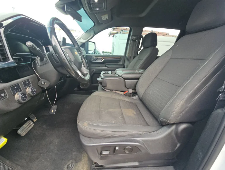 Used 2024 White Chevrolet LT image 7