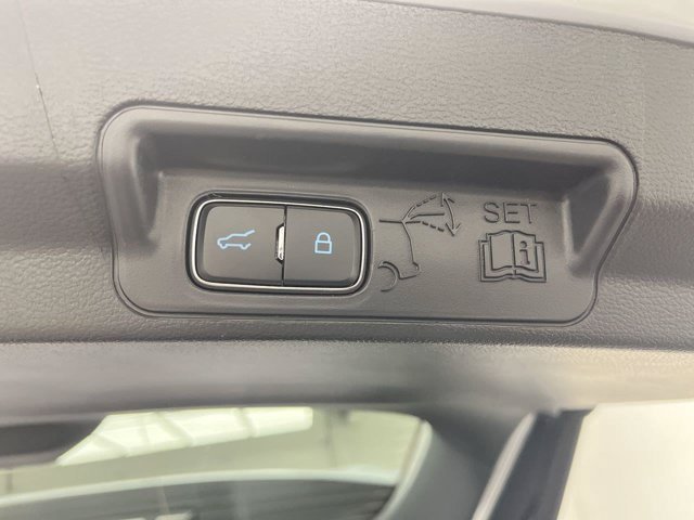 Used 2026 Space White Metallic Ford ST-Line image 34