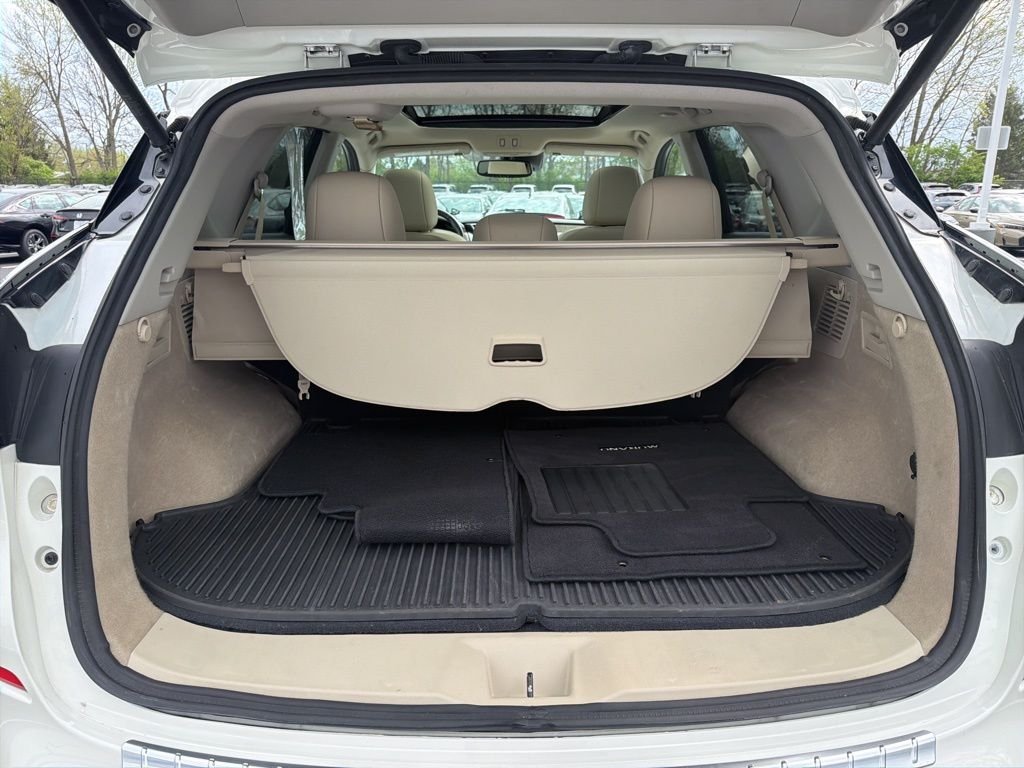 Used 2019 White Nissan SL image 21
