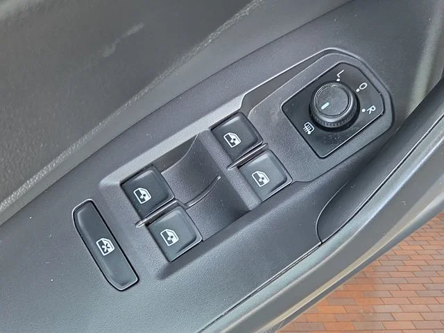 Used 2019 Blue Volkswagen SEL image 19