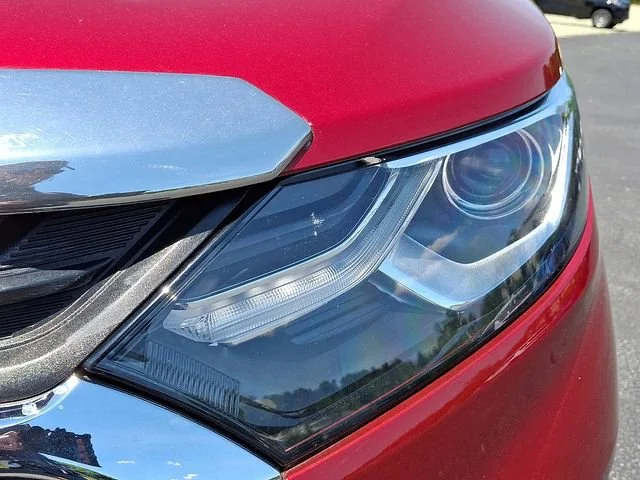 Used 2019 CAJUN RED TINTCOAT Chevrolet LT image 9