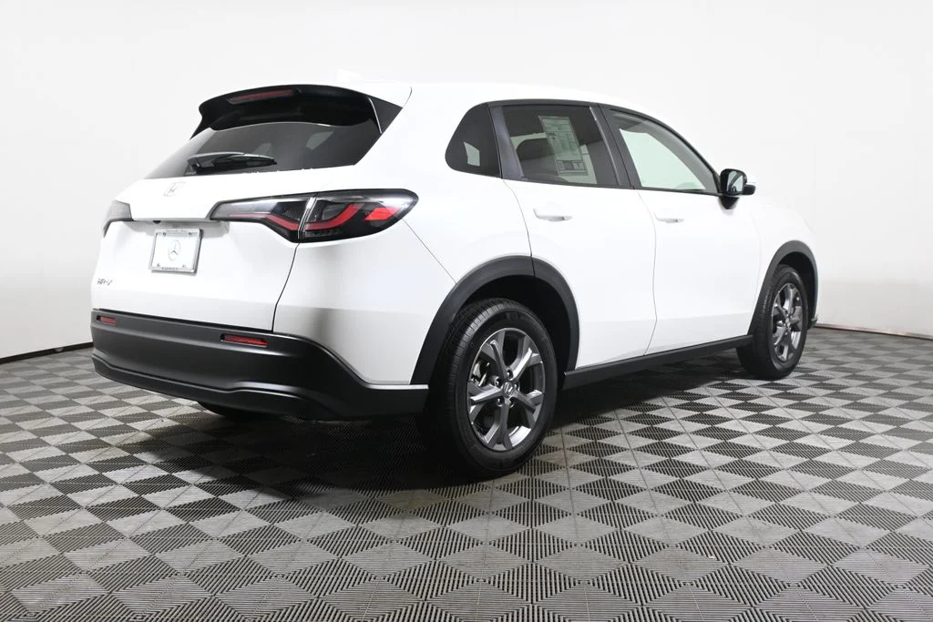 Used 2026 White Honda LX image 7