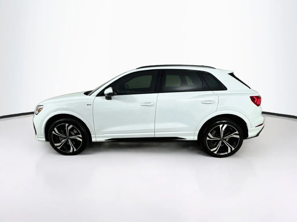 Used 2024  Audi Premium Plus image 4