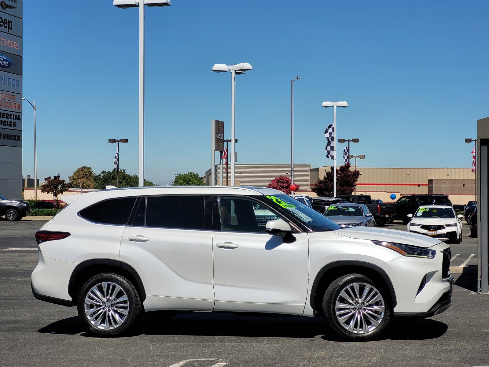 Used 2023 White Toyota  image 3