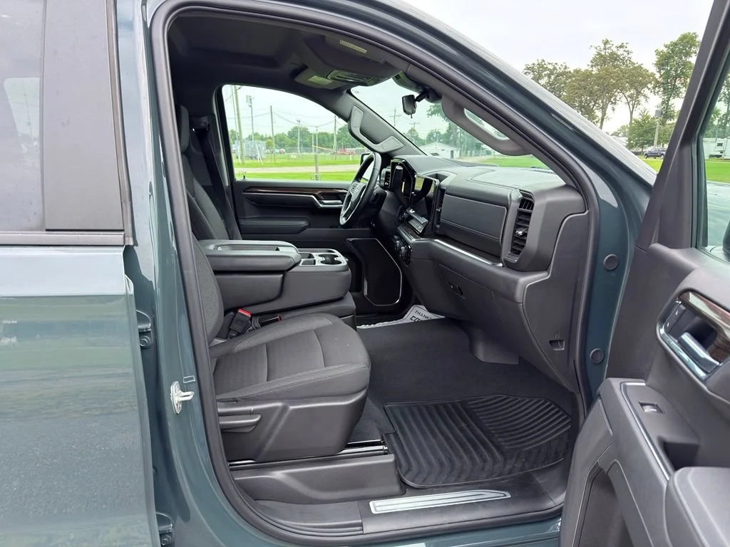 Used 2025 Cypress Gray Chevrolet LT image 34