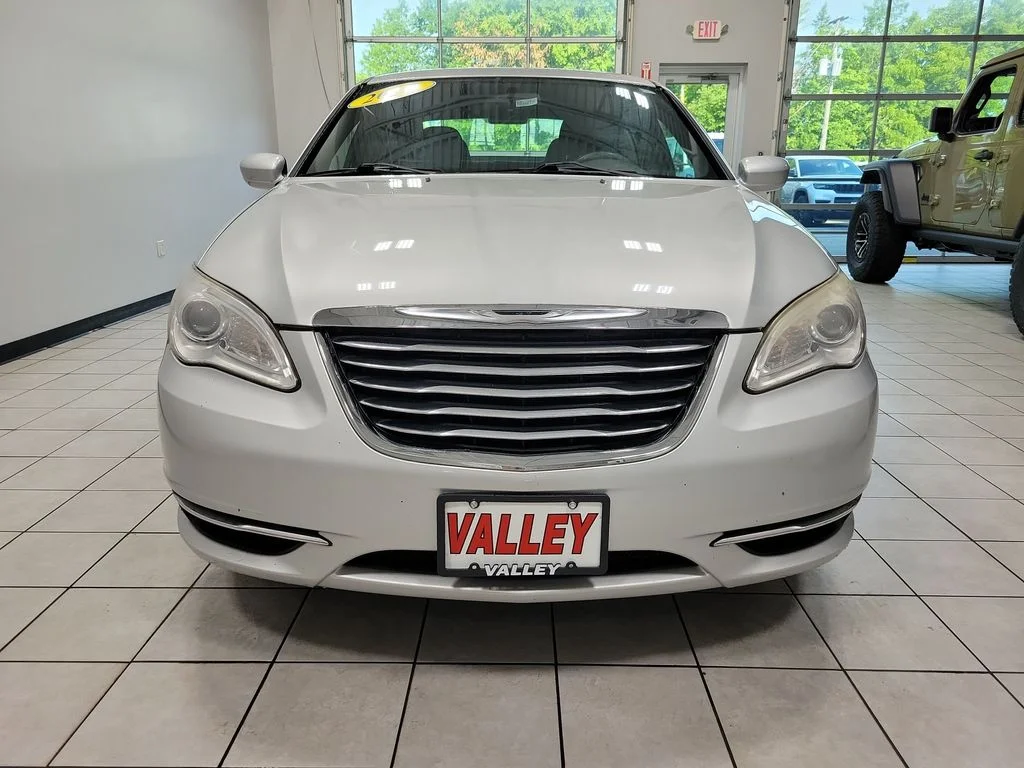 Used 2012 Silver Chrysler Touring image 6