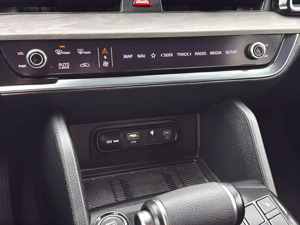 Used 2023 White Kia X-Line image 19