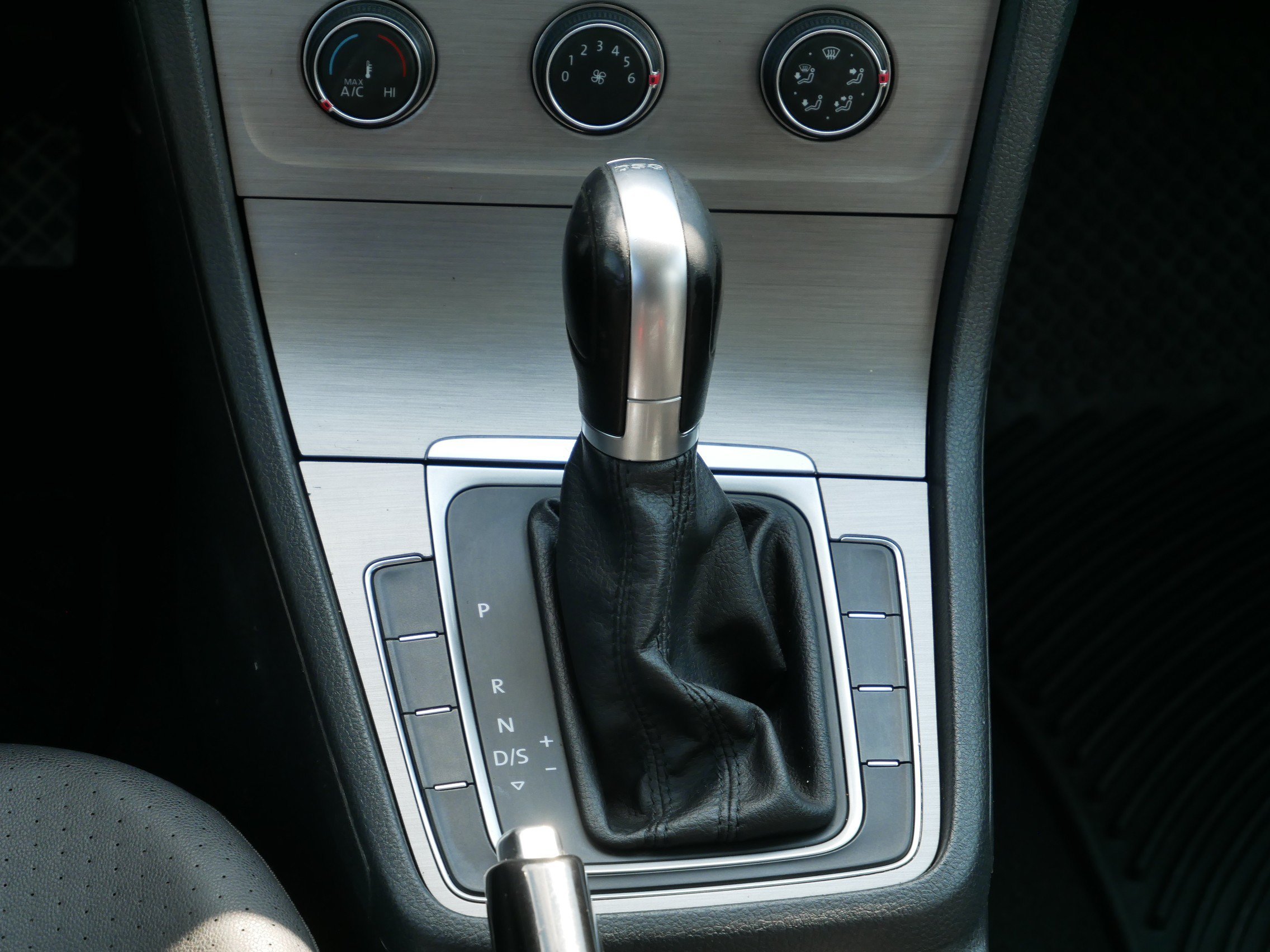 Used 2015 Black Volkswagen  image 16