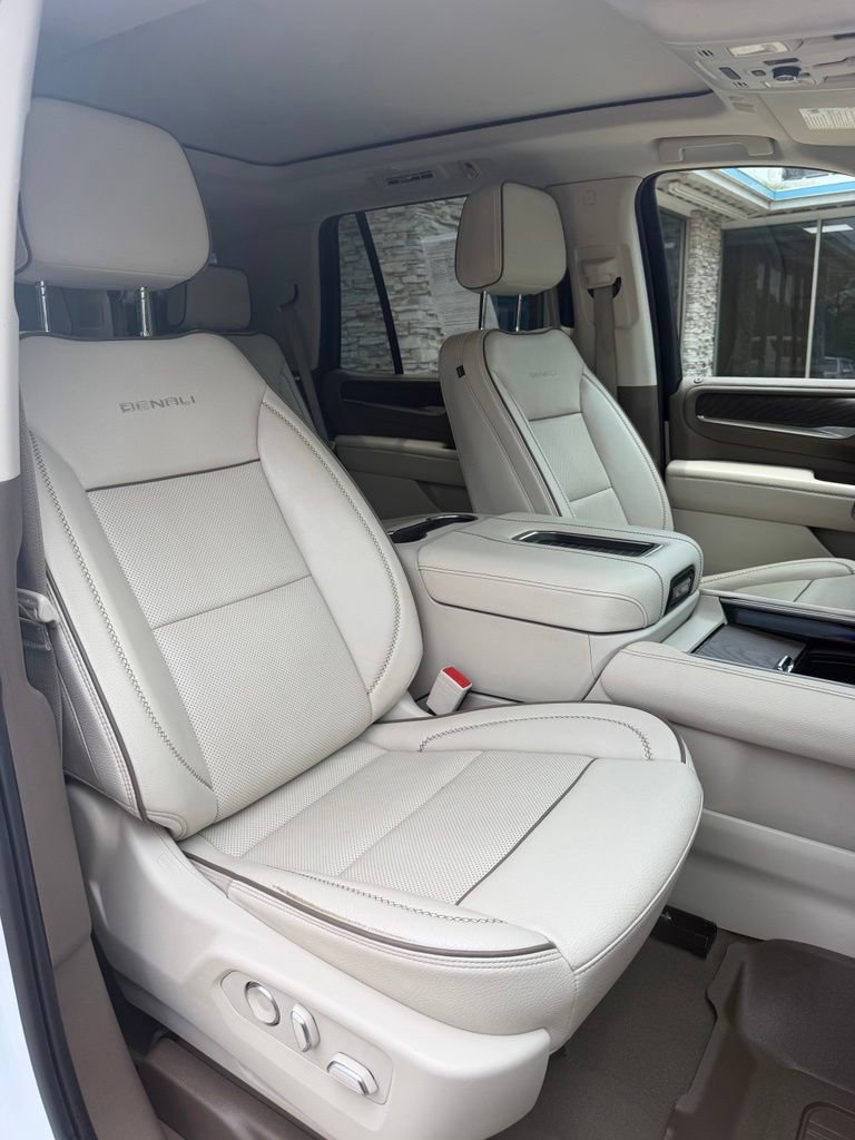 2024 GMC Yukon Denali - Photo 21