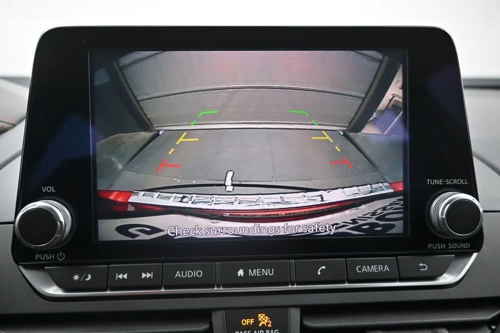 Used 2023 Red Nissan 2.5 SR image 18