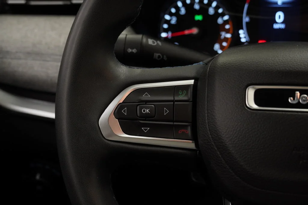 Used 2022 Bright White Clea Jeep Latitude image 29