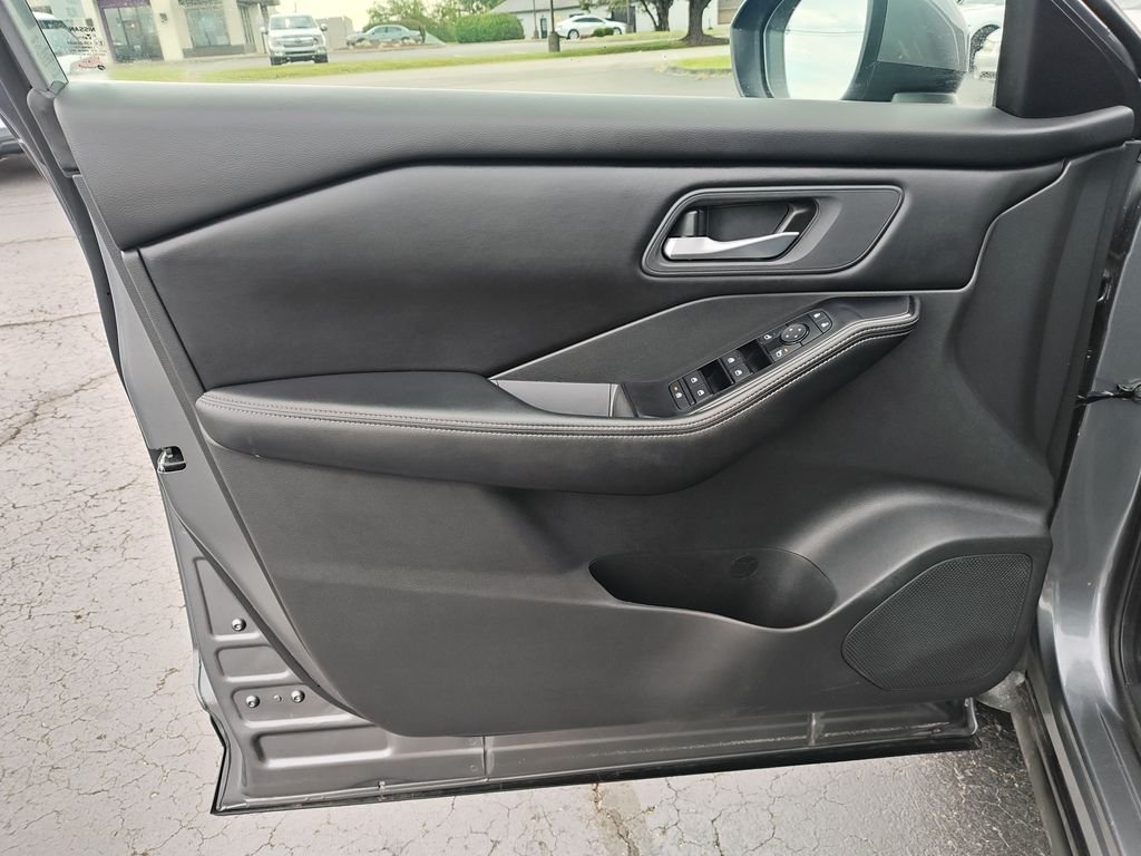 Used 2025 Gray Nissan SV image 12