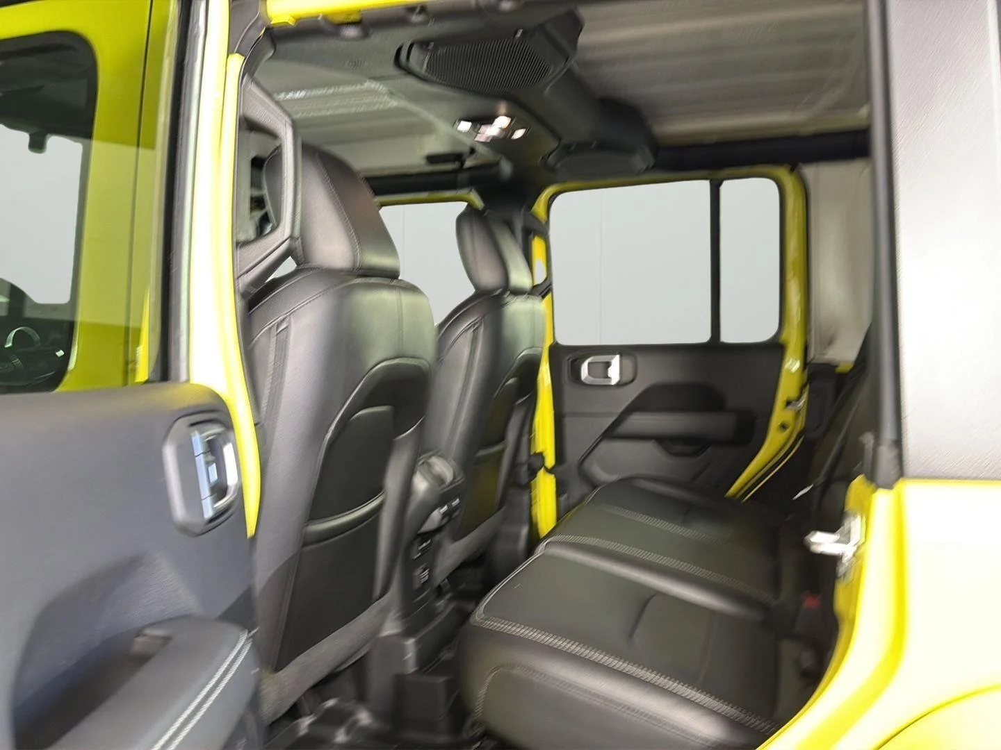Used 2022 High Velocity Clearcoat Jeep Unlimited Sahara image 22