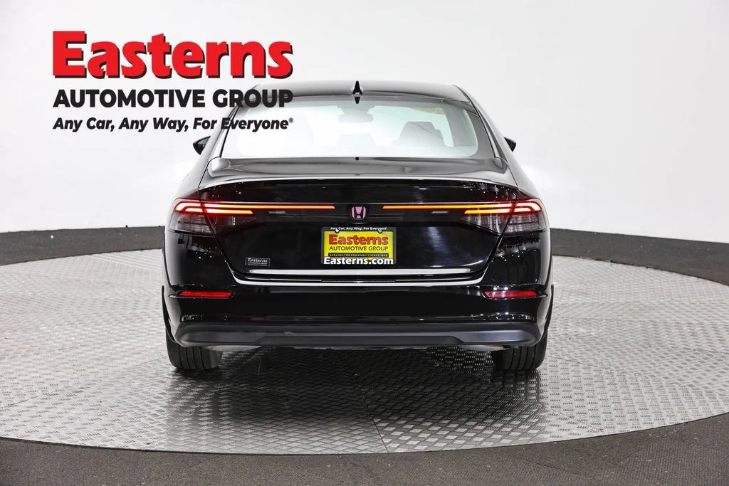 Used 2025 Black Honda SE image 6