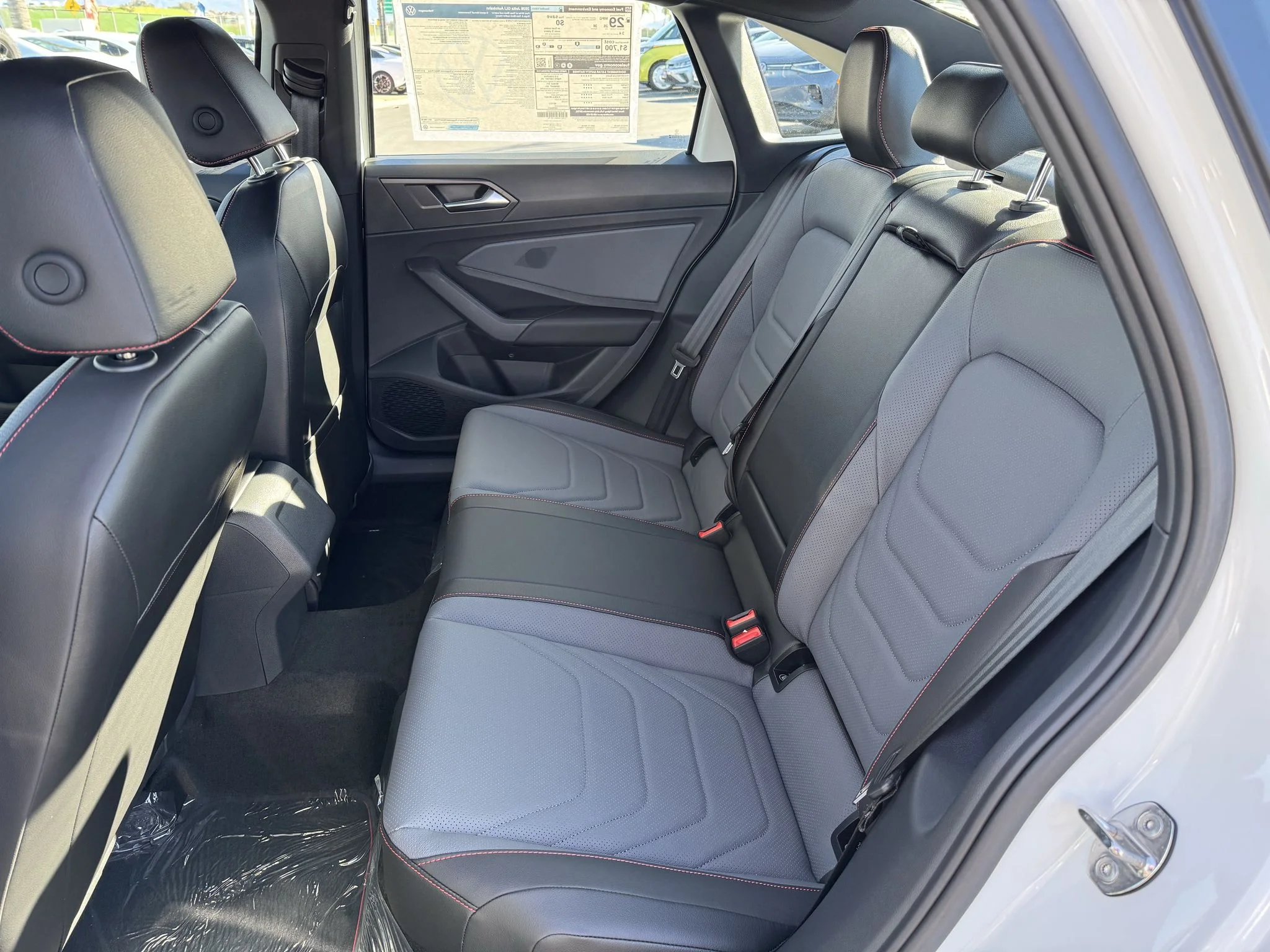 New 2026 Pure White w/Deep Black Roof Volkswagen Autobahn image 32