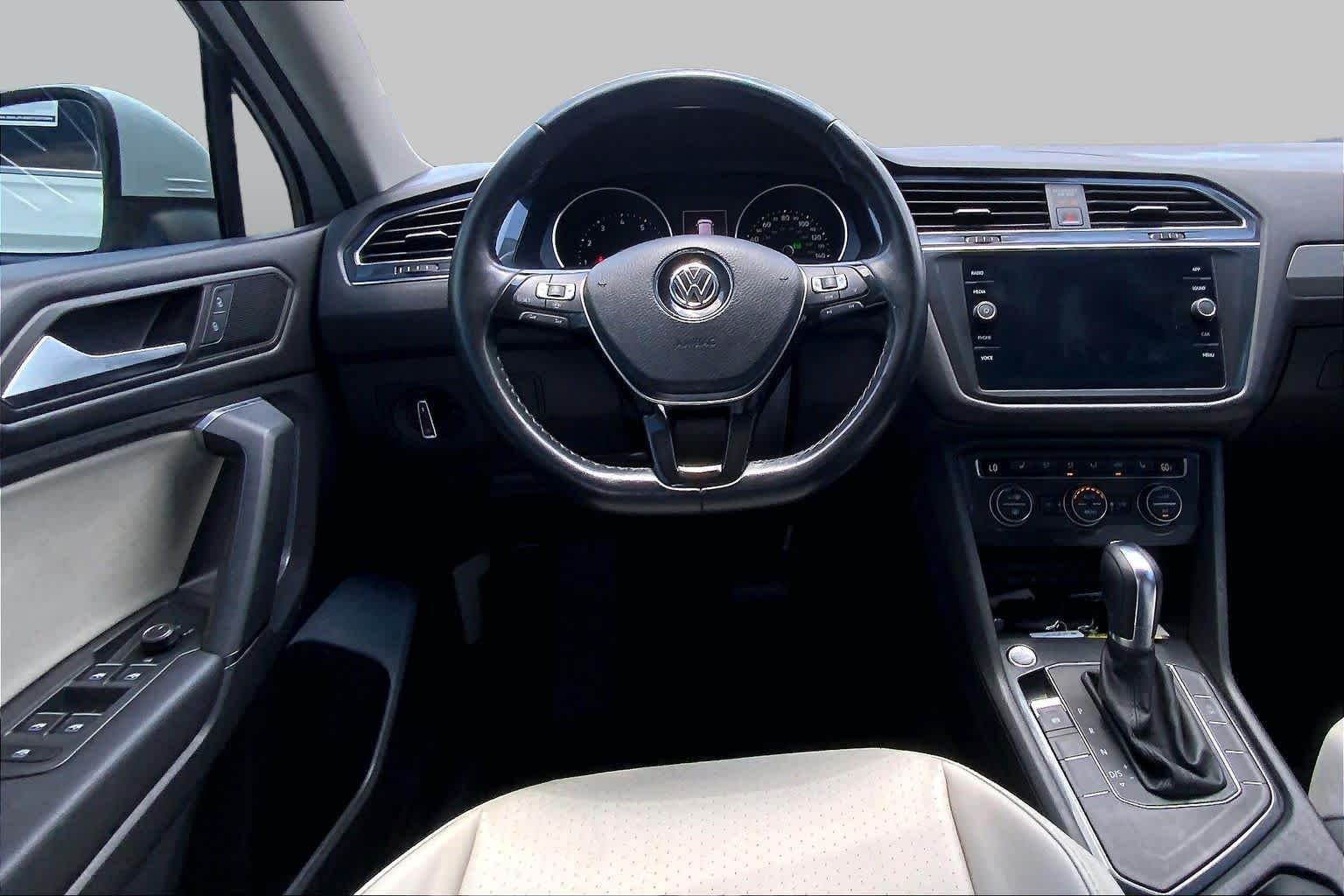 Used 2019 Pure White Volkswagen SE image 6