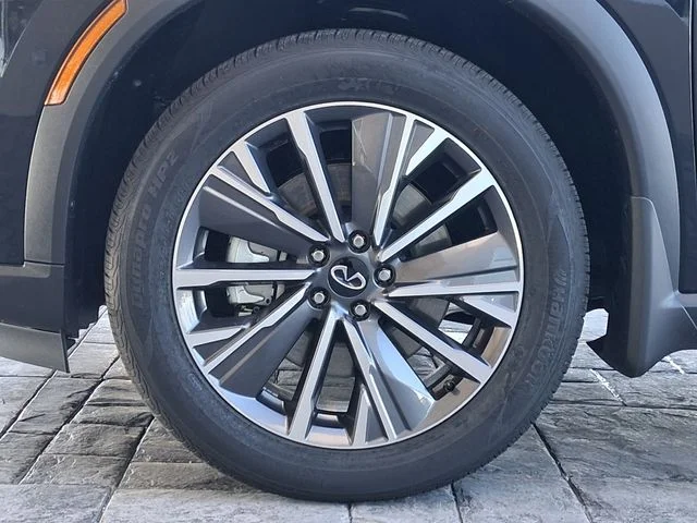 New 2027 MINERAL BLACK INFINITI Luxe FWD image 26