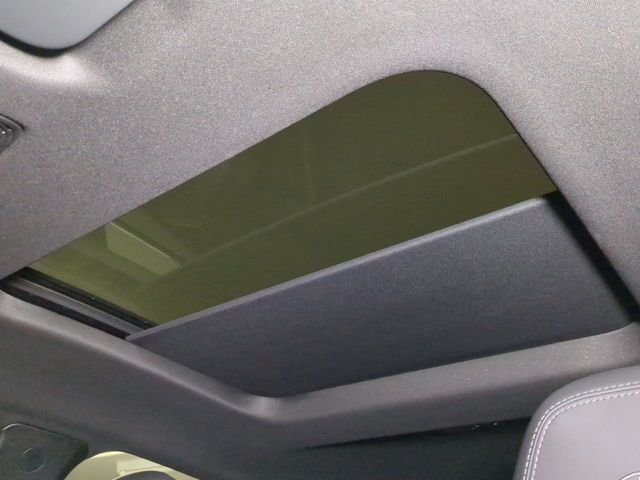 New 2025 Milano White Exterior Paint Alfa Romeo Base image 22
