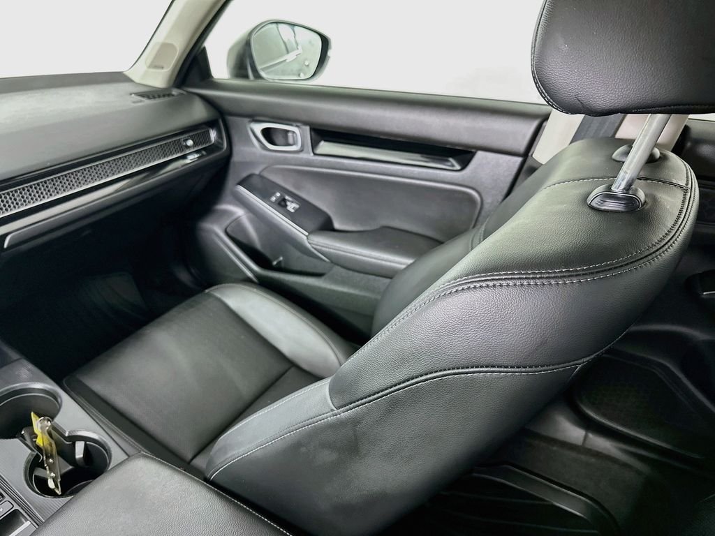 Used 2024 Morning Mist Metallic Honda Touring image 26