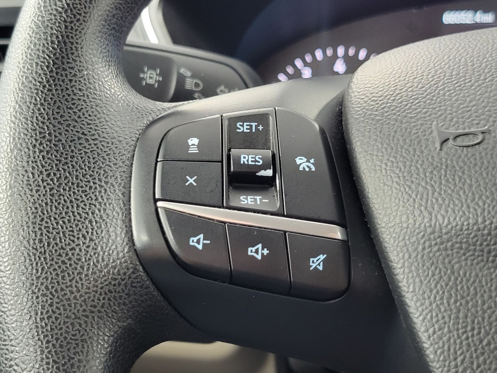 Used 2020  Ford SE image 15