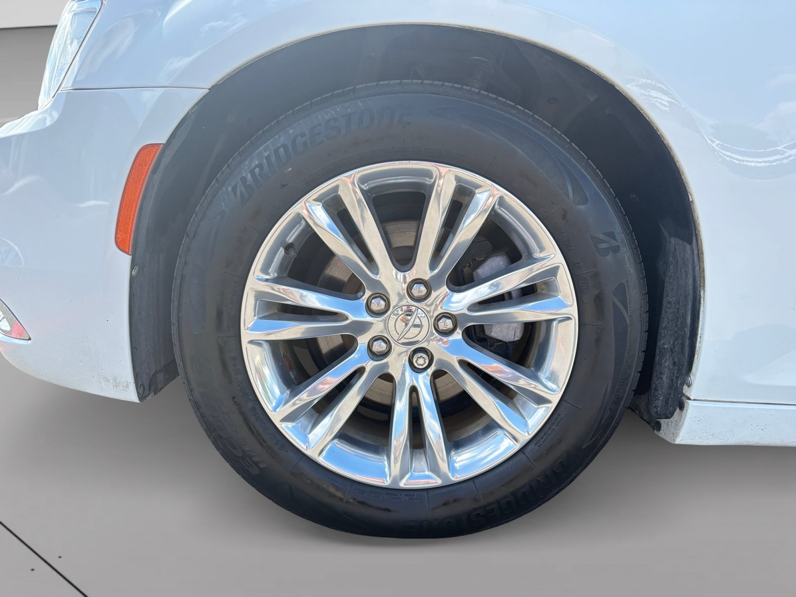 Used 2018 Bright White Clearcoat Chrysler Touring L image 9