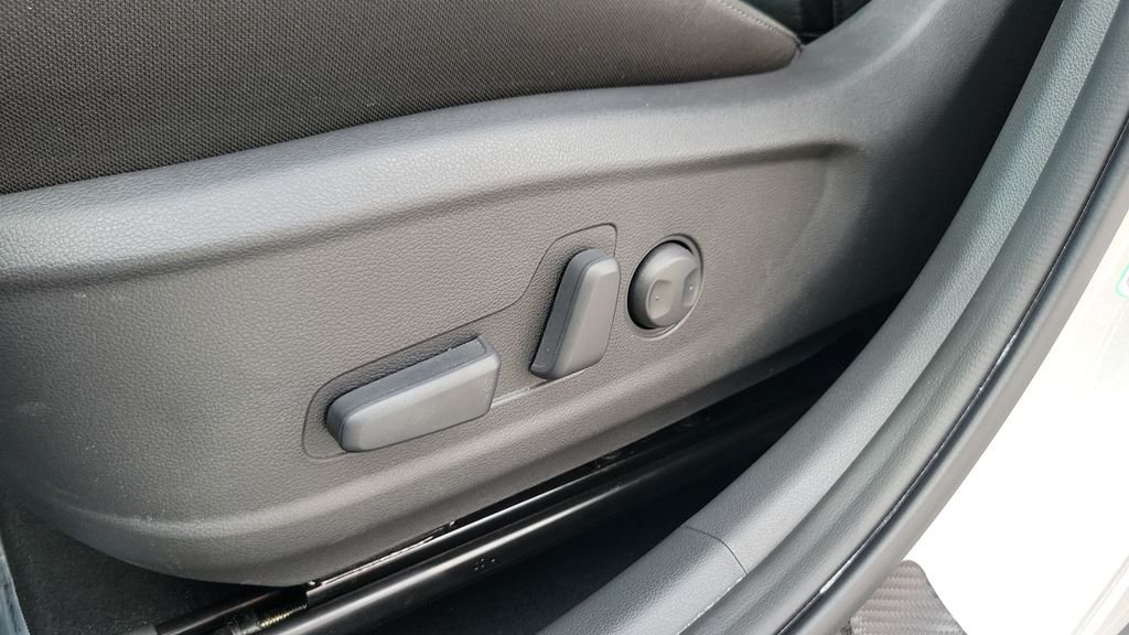 2023 Hyundai Kona SEL - Photo 18