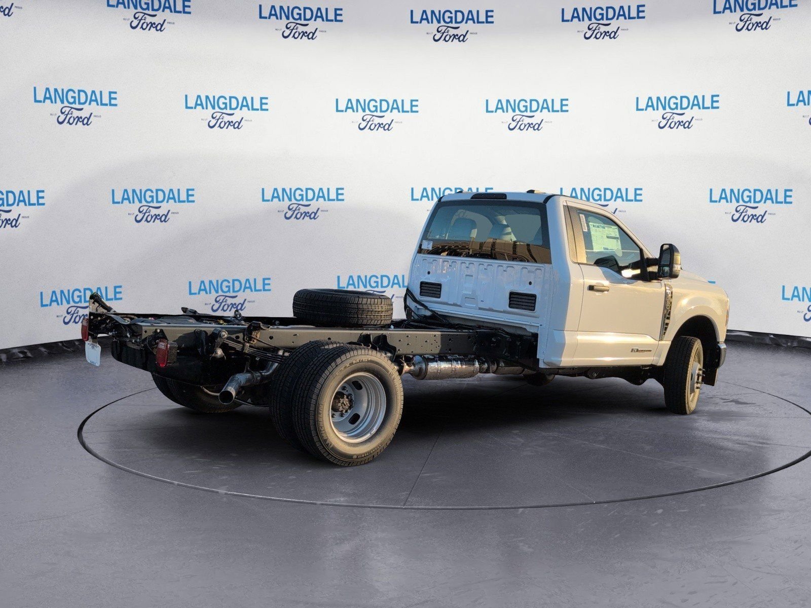 New 2026 Oxford White Ford XL image 4