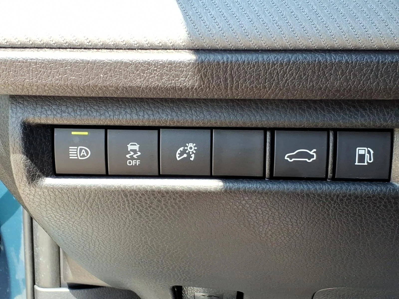 2025 Toyota Camry SE - Photo 20