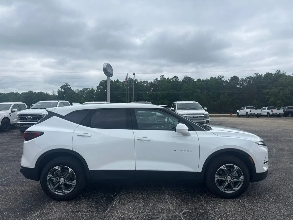 Used 2025 White Chevrolet LT image 22