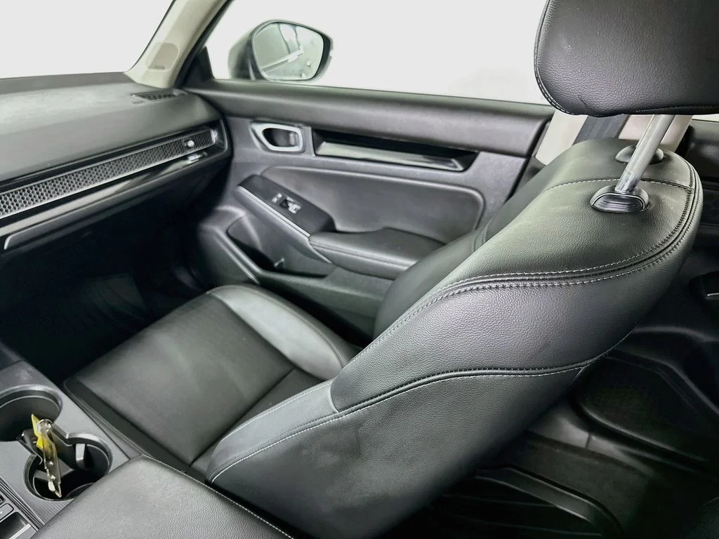 Used 2024 Morning Mist Metallic Honda Touring image 26