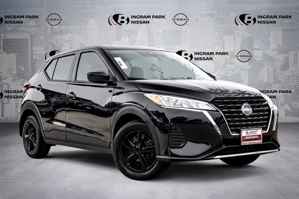2025 Nissan KICKS PLAY Base